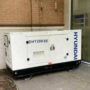 Máy phát điện 25KVA 3 pha chạy dầu Hyundai DHY28KSE nhập khẩu nguyên chiếc