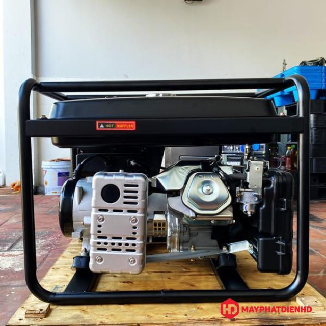 Khởi động máy phát điện Hyundai HY9000LE chạy xăng đơn giản, dễ dàng