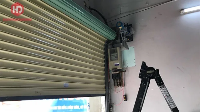 Sửa chữa và bảo dưỡng bộ lưu điện cửa cuốn 